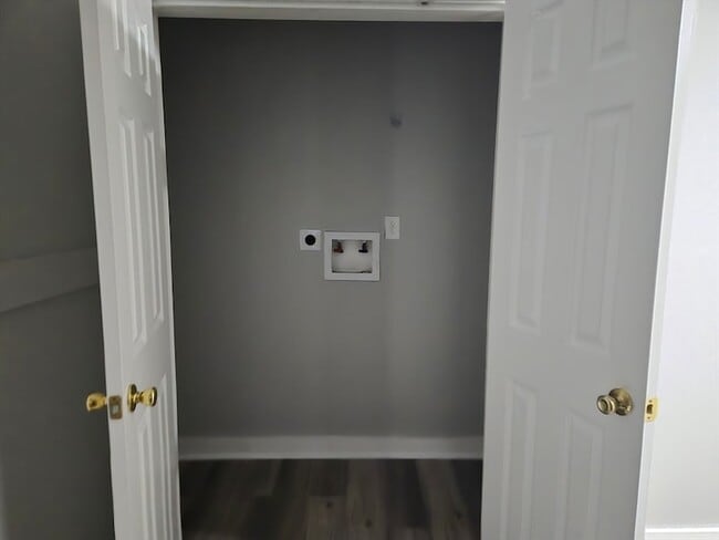 Building Photo - 123 Walnut St