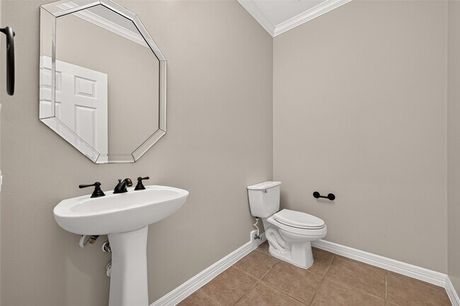 Building Photo - 4307 Lake Walk Ct