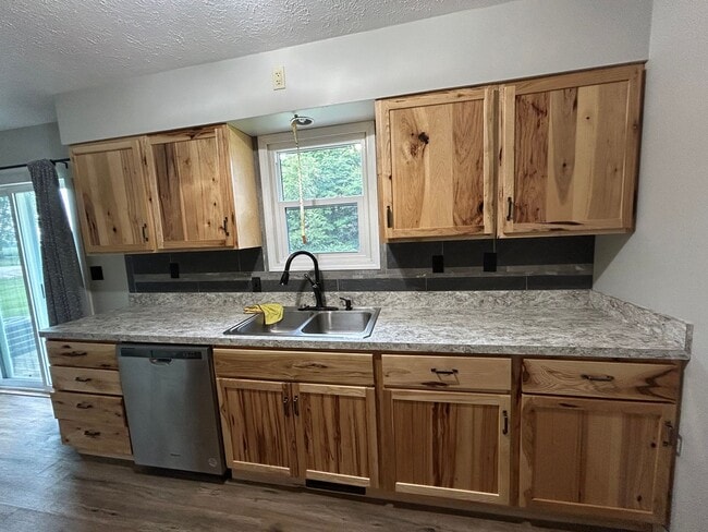 Building Photo - Spacious 3-Bedroom, 2-Bath Home in Middleb...