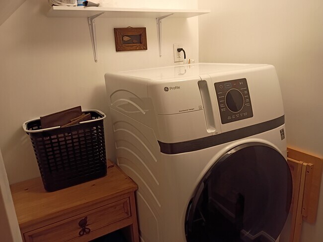 Building Photo - 5070 Fenwood Dr