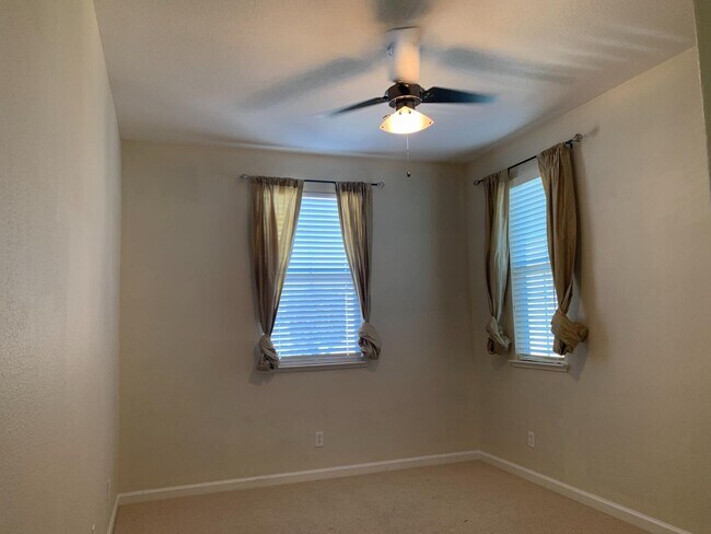Building Photo - 20863 Grapevine Dr