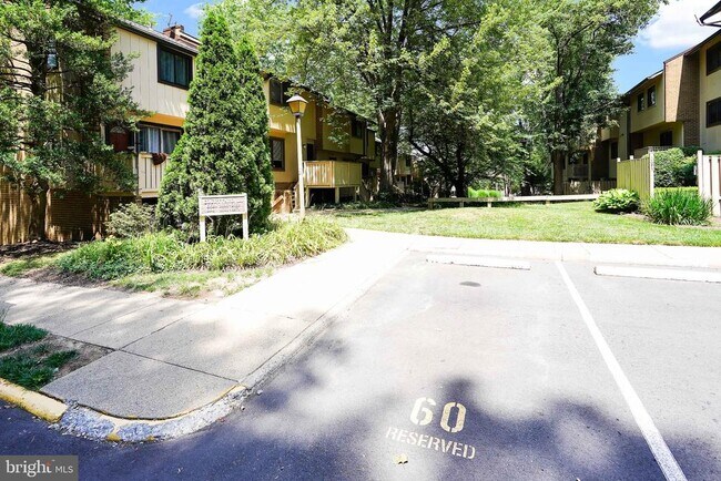 Building Photo - 2665 Glengyle Dr