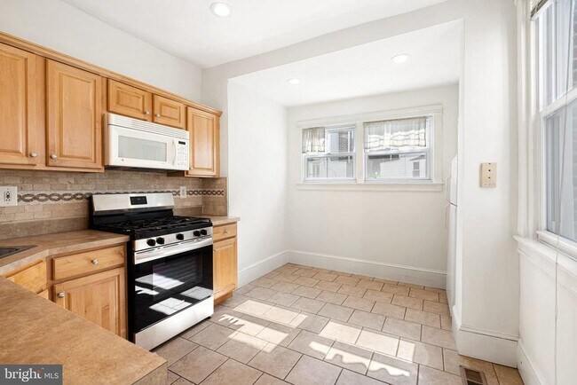 Building Photo - 871 N 22nd St