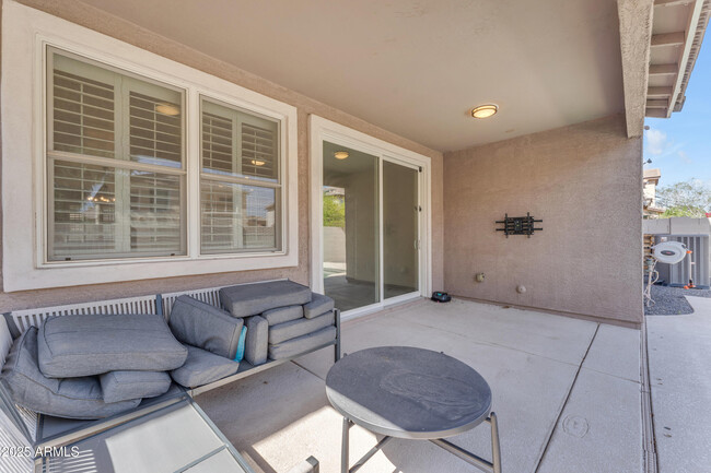 Building Photo - 2318 E Sunland Ave