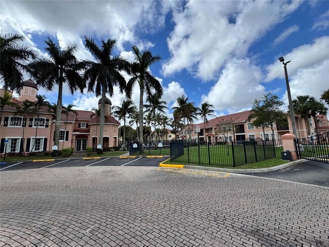 Building Photo - 201 Belmont Ln