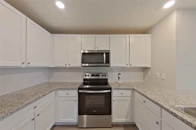 Building Photo - 8710 SW 44th Ct