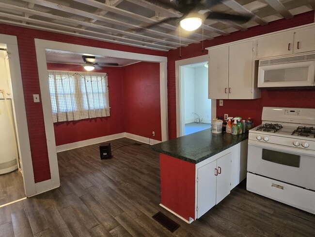 Building Photo - 505 Ave 2 NE