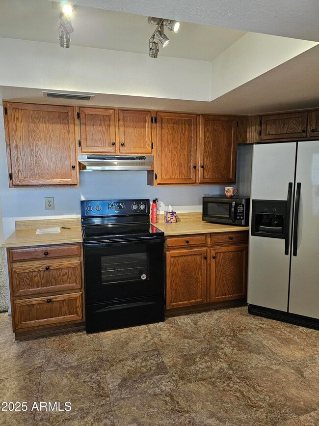 Building Photo - 4631 E Bohl St