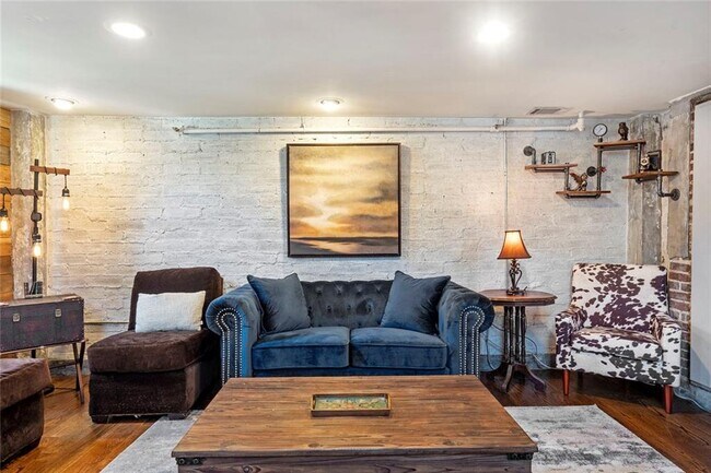 Building Photo - 650 Glen Iris Dr NE