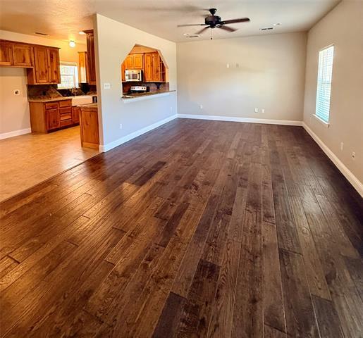 Building Photo - 910 E 3rd St