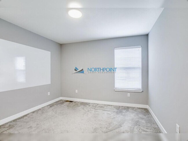 Building Photo - Spacious 4 beds 2.5 baths in Lees Summit