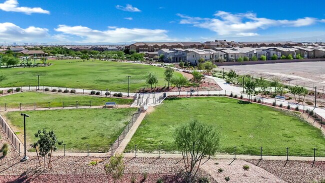 Building Photo - Gorgeous 5 Bedroom home!