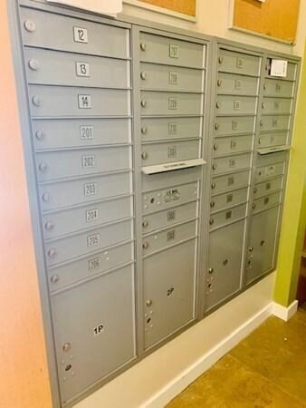 Building Photo - 16 Miner St