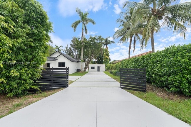 Building Photo - 4800 SW 61st Ave