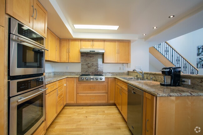 3BR, 2BA - 439 Carroll Canal