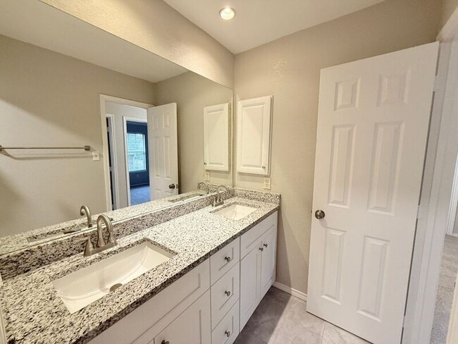 Building Photo - 2405 Hopkins Dr