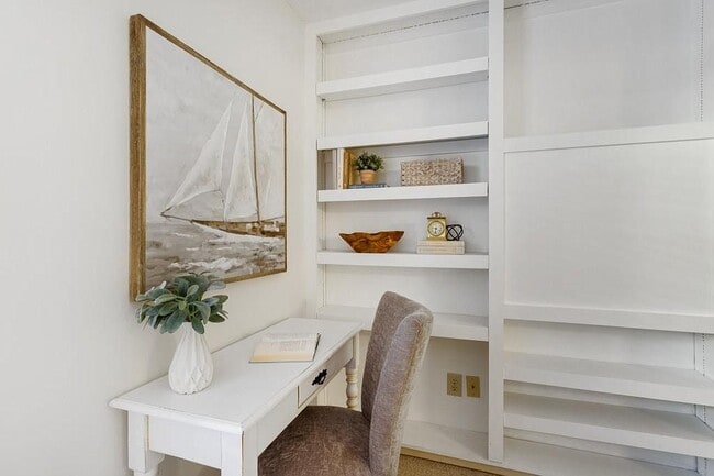 Building Photo - 209 14th St NE