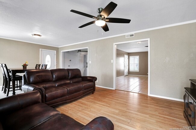 Building Photo - 358 Saratoga Dr