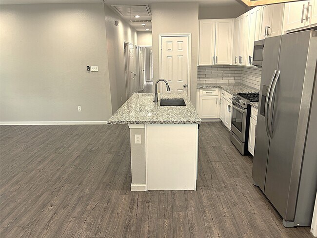 Building Photo - 5779 Belarbor St