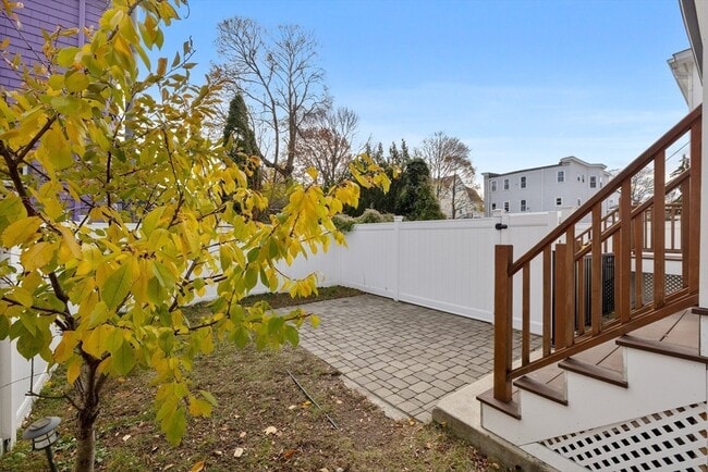 Building Photo - 38 Chester St