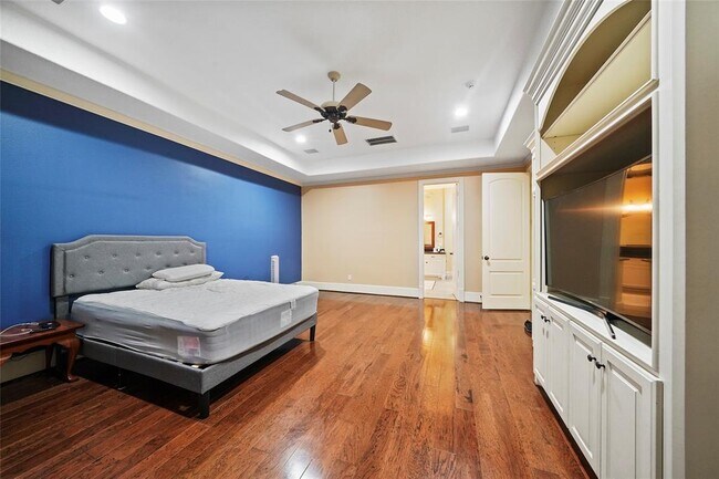 Building Photo - 25207 Hideaway Run Dr