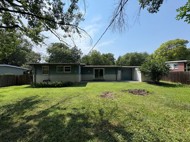 Building Photo - Spacious Home with Attached Garage & Fenced Backyard