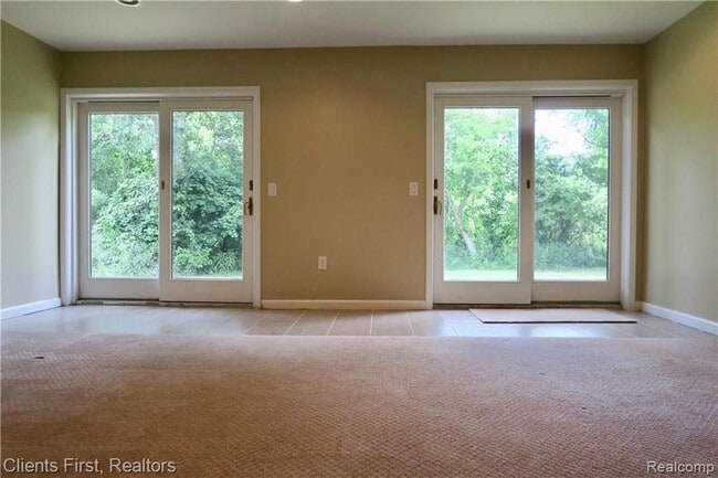 Building Photo - 7233 Oakwood Dr