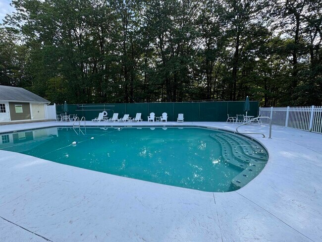 Building Photo - 99 Powers St