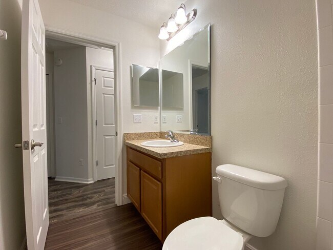 Building Photo - Beautiful 3 Bed/2.5 Bath Townhome in the Desirable City of Casselberry!!