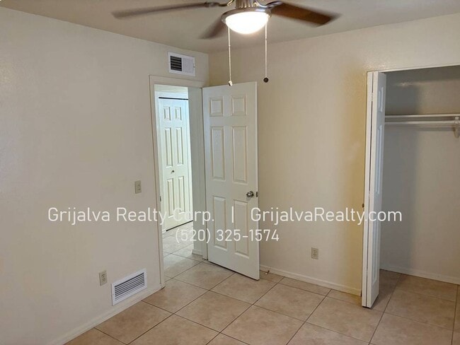 Building Photo - Beautiful 3 Bedroom, 2 Bath Eastside House (Escalante/Camino Seco)