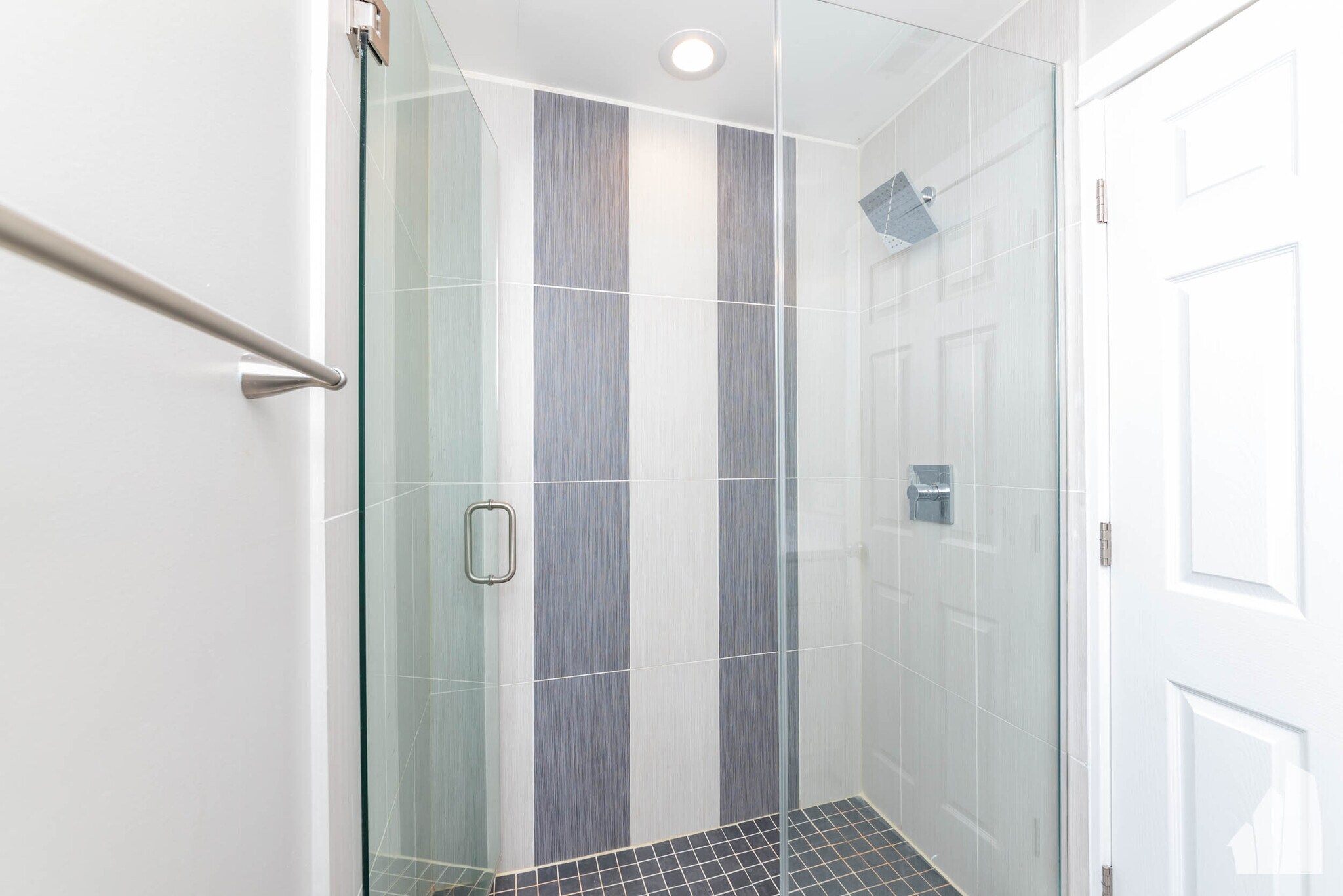 Building Photo - 2437 N Ashland Ave