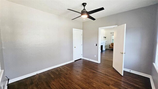 Building Photo - 704 NW 34th St
