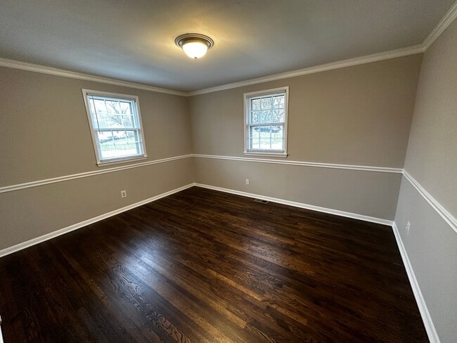Building Photo - Darling Renovated 3 Bedroom Ranch in Conve...