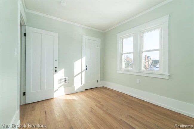 Building Photo - 3266 Collingwood St