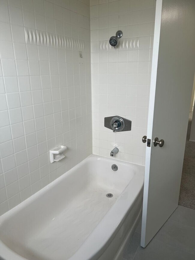 Building Photo - Moffett tract 5 bedroom home with pool in cul-de-sac