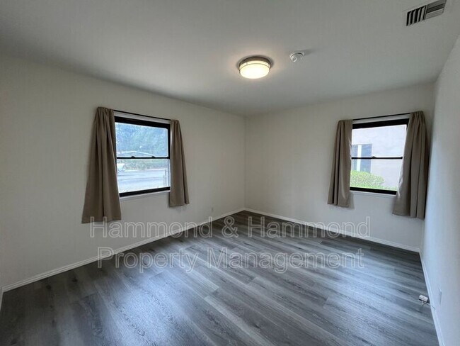 Building Photo - 18003 Saticoy St