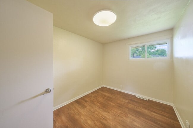 Building Photo - Mahomet | Renovated 2 Bed / 1 Bath Home