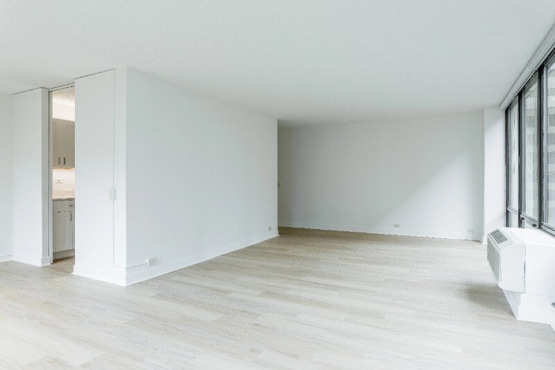 Primary Photo - 211 E Wacker Dr