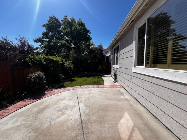 Building Photo - Must See! 3/2/3 Home in Minden, Winhaven n...