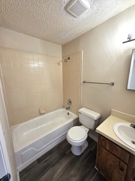 Building Photo - 5370 SE 30th Pl