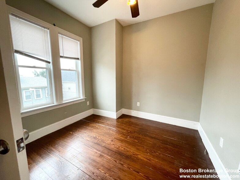 Building Photo - 178 Hillside St