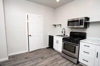 Building Photo - 840 S Ironwood Dr