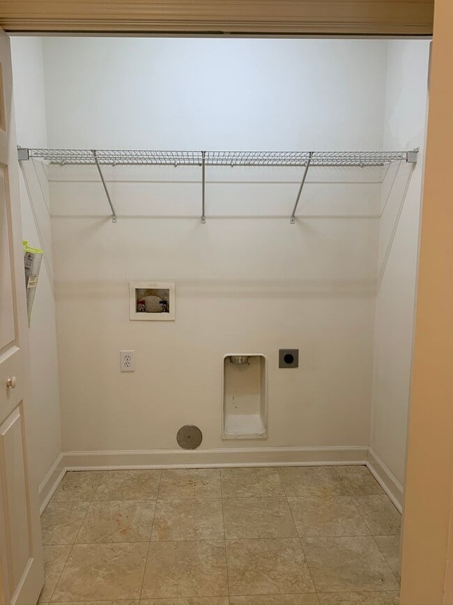 Building Photo - 115 Clusters Cir