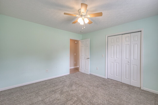 Building Photo - 119 Broomsage Cir