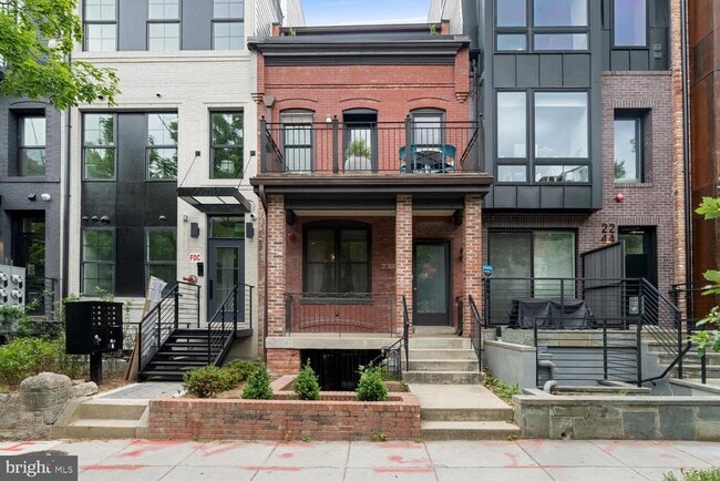 Building Photo - 2242 Ontario Rd NW