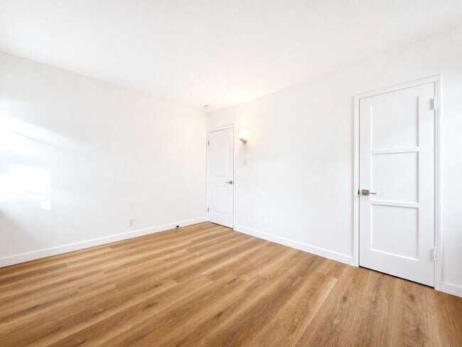 Building Photo - 9132 Crenshaw Blvd