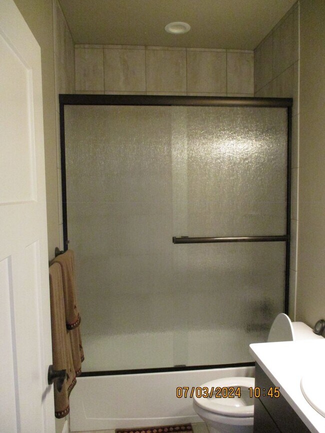 Building Photo - Dog Friendly! Beautiful 3 Bedroom, 2 Bath ...