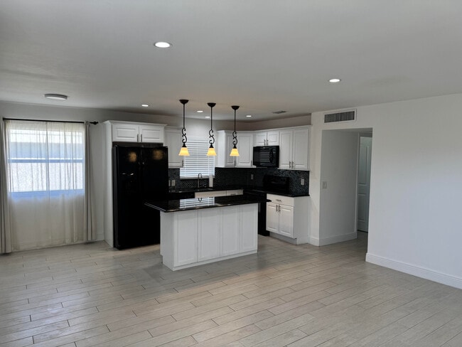 Building Photo - 669 Monaco Ct