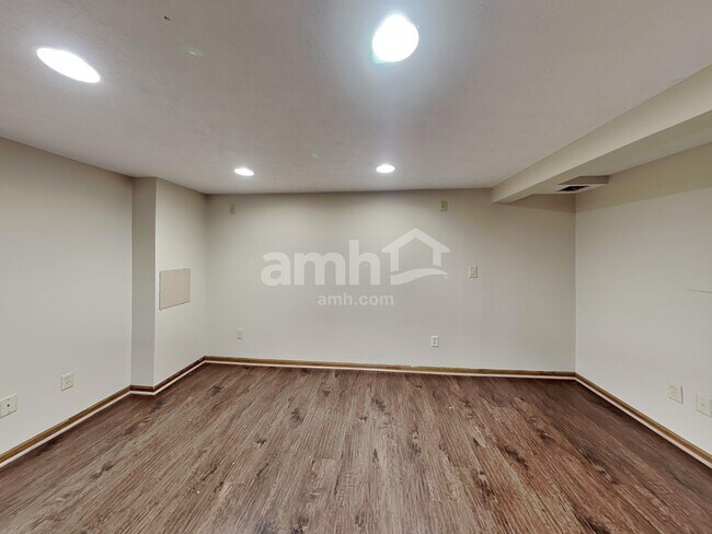 Building Photo - 3300 Darby Glen Blvd