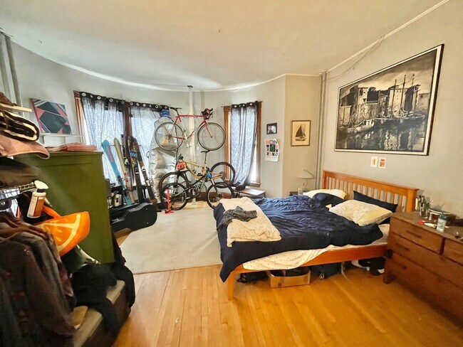 Building Photo - 3 Bedroom Apartment Superior Location South End of Burlington VT Available between 6/5-6/15